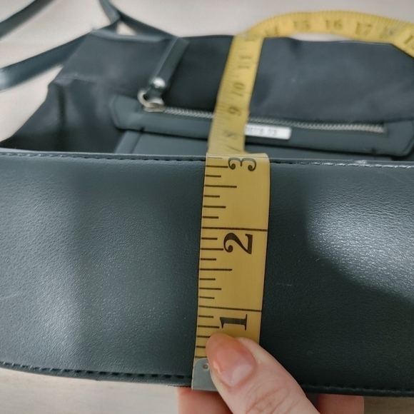 ROOTS black nylon crossbody bag - Picture 6 of 10